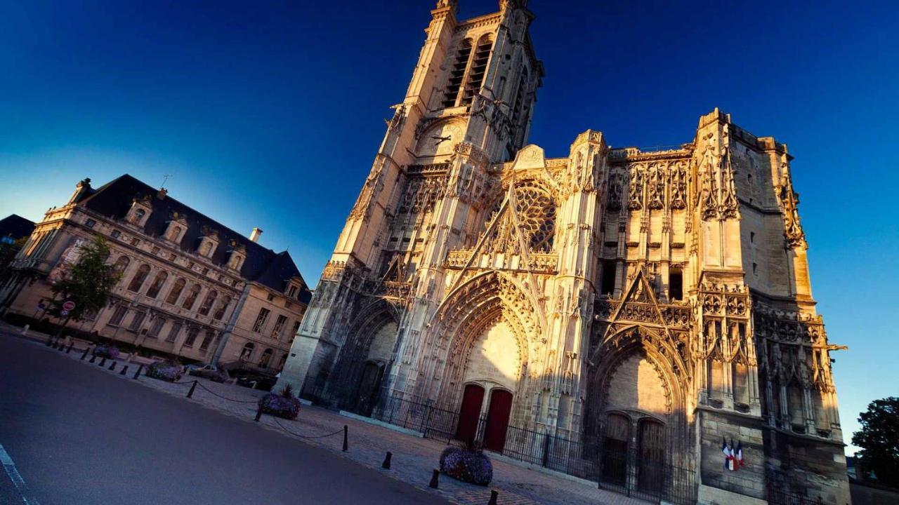 L'Oiseau De La Cathedrale - Calme - Jardin - Wifi Apartman Troyes Kültér fotó